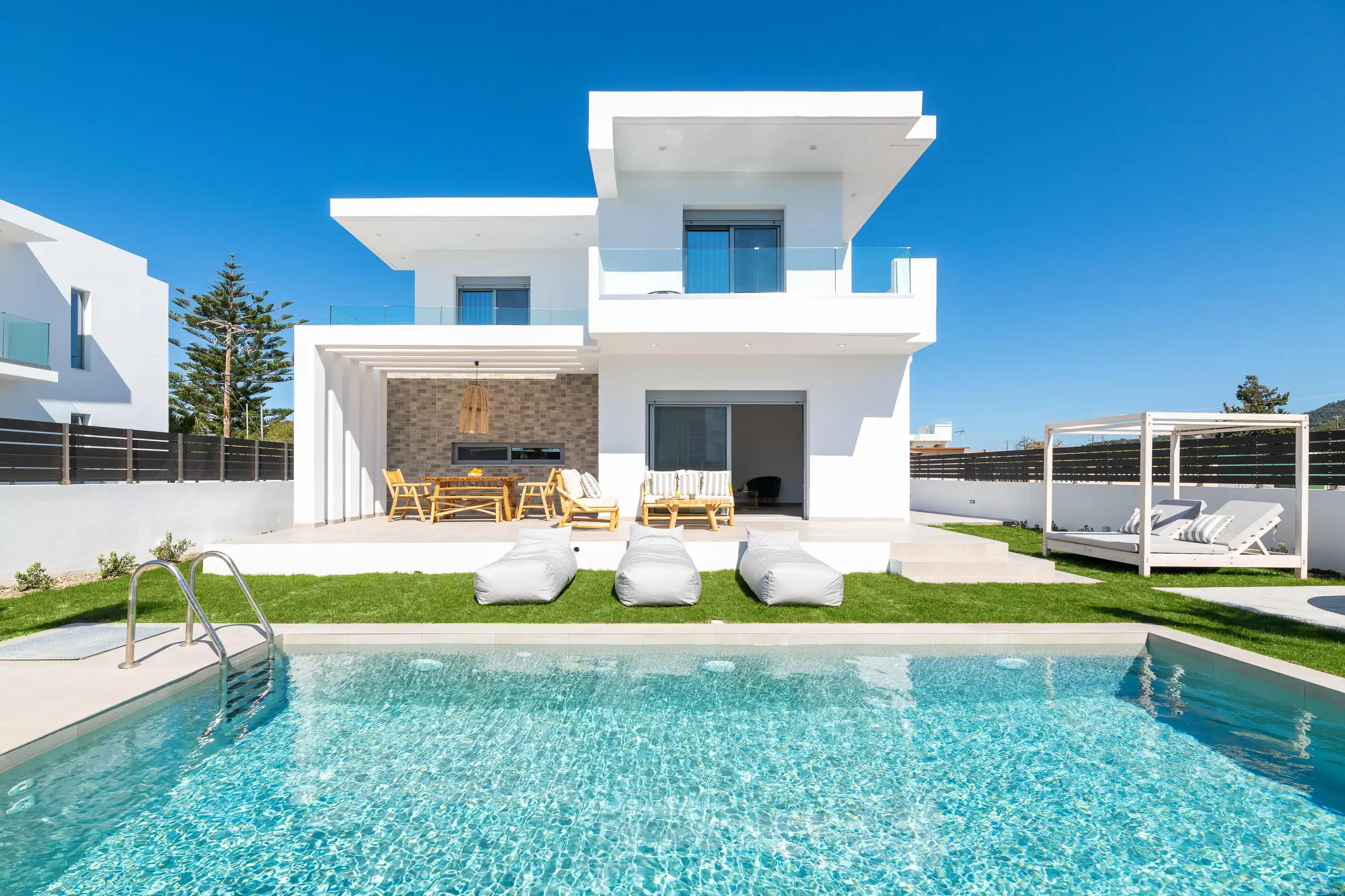 Martinis - Marilen Villa